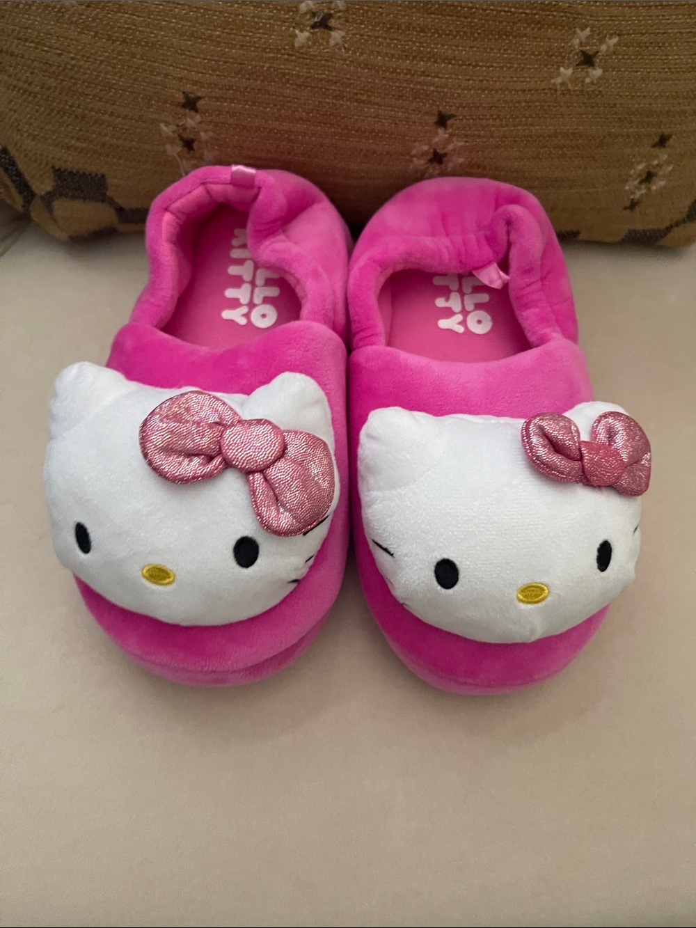 Hello Kitty Hot Pink Plush Slippers with Shiny Pink Bows